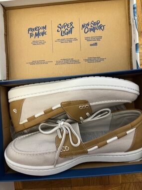 Women's STEP GLOW LITE off white slip on shoes, size 10